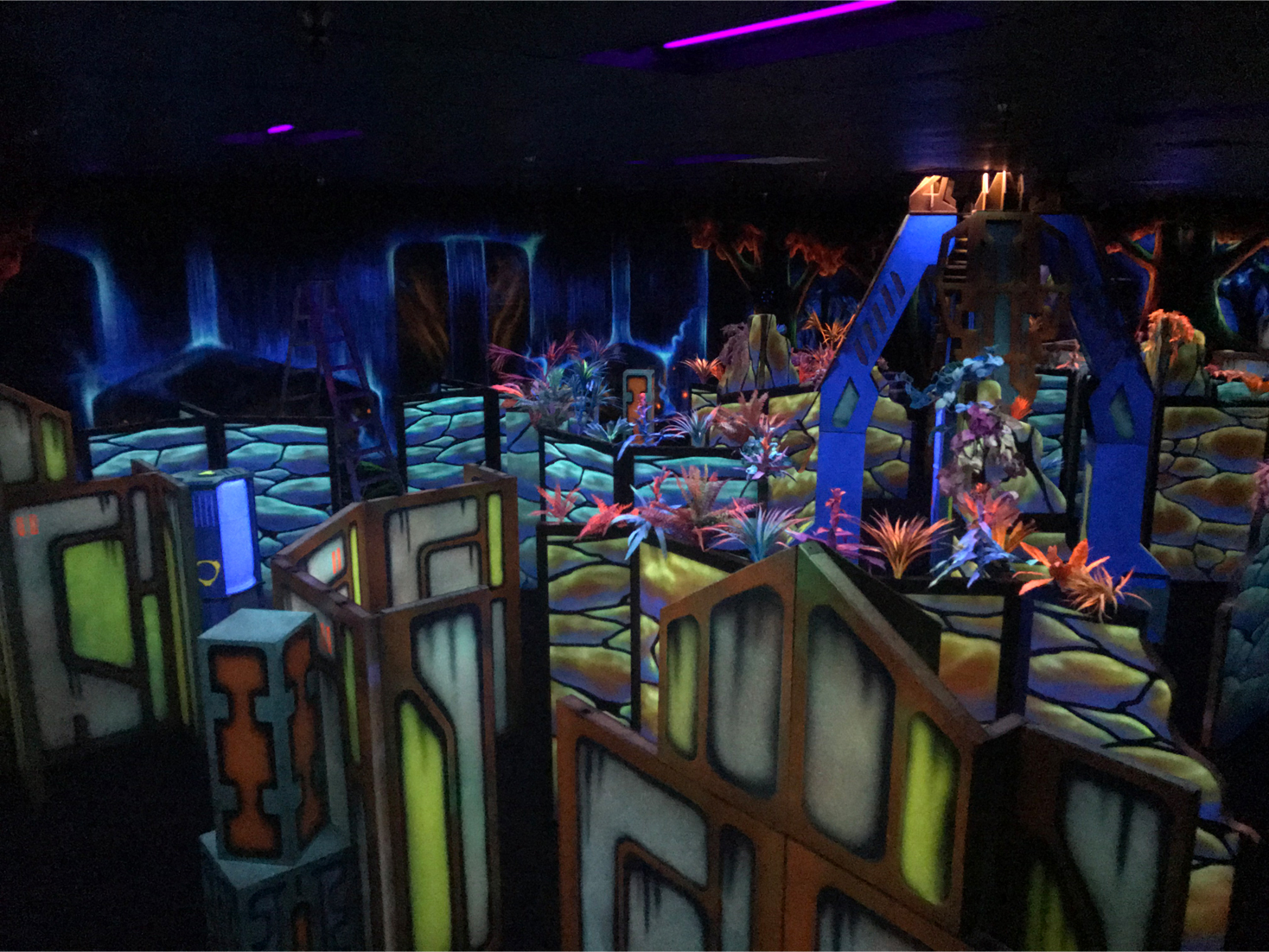 Blacklight Adventures iPlayLaserforce